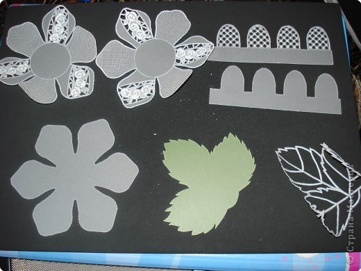 Чтобы собрать розочку вам понадобяться все эти детали и маленькая свечка (фото 11)