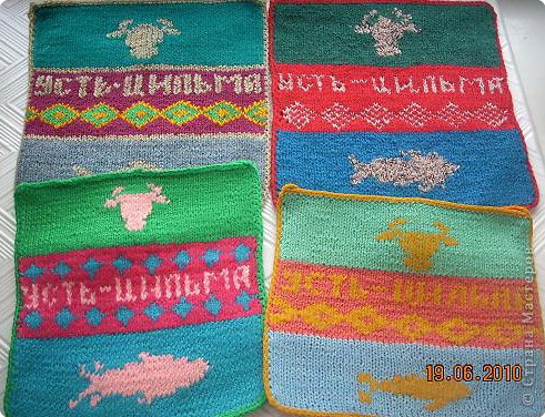 По этой же схеме пробовали вязать на спицах. Для детей это оказалось довольно трудно, крестиком вышивать больше понравилось. (фото 5)