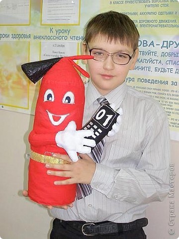 А это Саша со своей работой (фото 2)