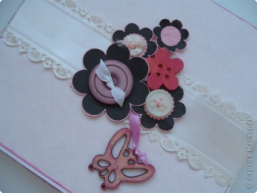 ... я буквально очутилась в детстве...
Эта коробочка, а в ней множество всевозможных сюрпризов, которые можно рассматривать бесконечно))) (фото 2)