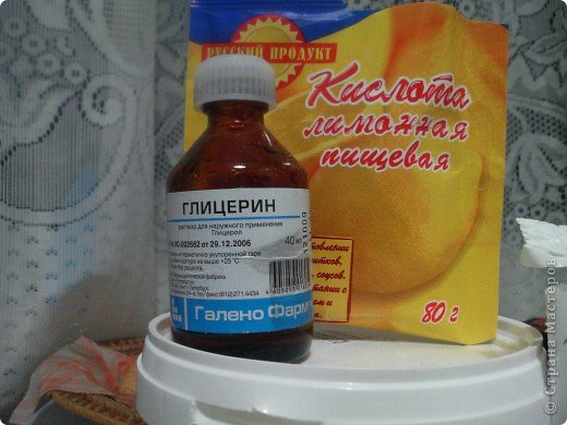 глицерина 1 чайную ложку, лимонную кислоту 0,5 чайной ложки растворила в столовой ложке воды. (фото 5)