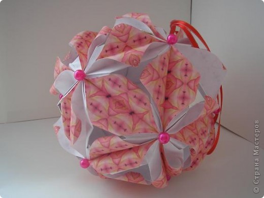 Ссылка на схему и видео здесь: http://kusudama.me/#/Dragonfly/Firefly/drag1 (фото 3)