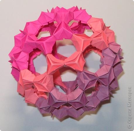 Buckyball by Rona Gurkewitz
Здесь Т. Мурзина сделала очень доступный МК по сборке: https://podjem-tal.ru/node/152549 (фото 7)