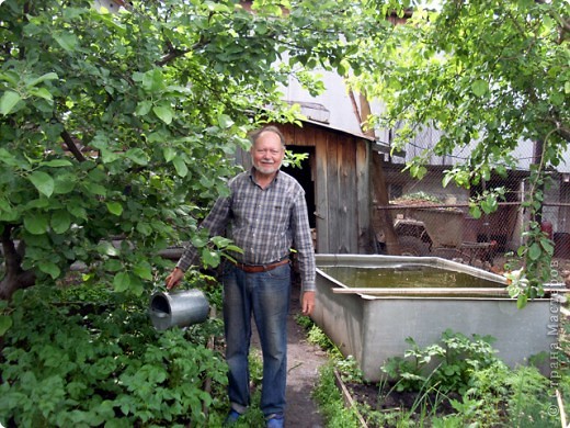 Во время моих ежедневных посещений мамы, Клод занимался огородным хозяйством моей подруги детства. (фото 49)