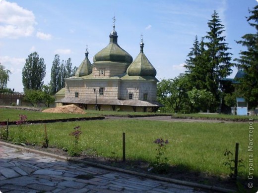 Ось це - друга церква. Вона була дерев’яна. Ми думали, що вона менш цікава за першу церкву, але виявилось, що ми були не праві... (фото 5)