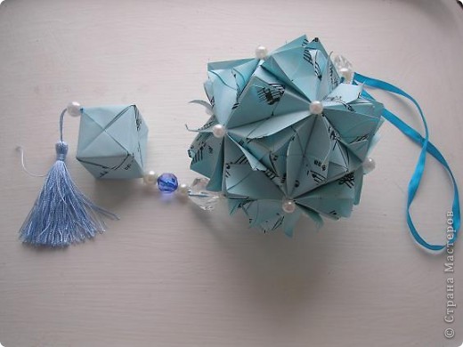 Brightly Kusudama
Автор - Kiyoko Ito
МК (Амелии спасибо за "золотые руки"): https://podjem-tal.ru/node/134717
схемка здесь: http://ru-kusudama.livejournal.com/694188.html
Вдохновила на сей подвиг Юля Мыльникова https://podjem-tal.ru/node/234358?tid=850. Спасибо большое!
30 модулей, собираеться без клея. Очень красиво выглядит! (фото 2)