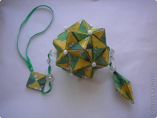 кусудама Diabolo
Автор - Kunihiko Kasahara
ССылка та туториал: http://ru-kusudama.livejournal.com/625751.html (фото 2)