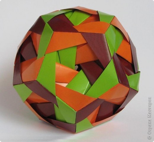 Dodecahedron by Tomoko Fuse
Книга "Unit origami essence", с. 126 (фото 3)