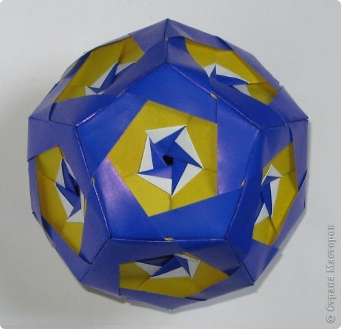 Dodecahedron var. by Tomoko Fuse /вариант № 3/
Книга "Unit origami essence", с. 126-127 (фото 5)