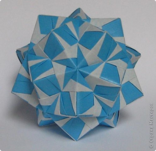 Sonobe var. by Victoria Babinsky
Как делать оригинальній сонобе: http://www.origami.com.mx/index.php?option=com_content&task=view&id=39&Itemid=49

Эта вариация напомнила мне журавликов в небе :) (фото 7)