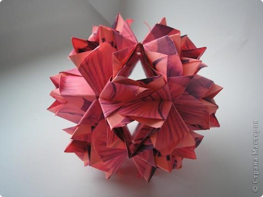 Katakuri kusudama
Автор Мария Синайская.

Пока без украшений. Все еще ее любуюсь :)) (фото 3)