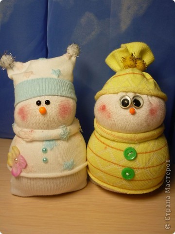 Вот такая парочка! получилась у меня!  МК http://thenshemade.blogspot.com/2011/01/sock-snowmen.html
 
и https://podjem-tal.ru/node/260406#comment-2821347 (фото 1)