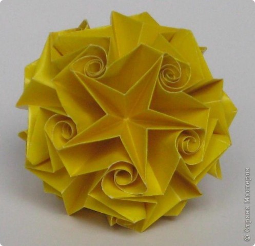 Сurler stelute by Krystyna Burczyk
МК: http://cridiana-origami.blogspot.com/2012/05/tutorial-curler-stelute.html 
Здесь всего 12 модулей (фото 5)