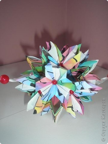 Кусудама Immortelle.
Автор Екатерина Лукашева
ССылка: http://kusudama.me/#/Dragonfly/Immortelle/imm1 (фото 4)