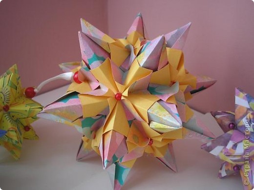 кусудама Talitha
http://goorigami.com/images/modular-origami/110217-Talitha%20Star.jpg (фото 4)