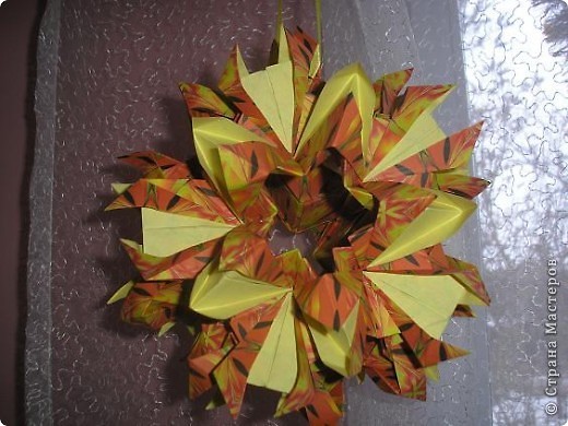 Кусудама Immortelle
Схемка здесь: http://www.kusudama.me/#/Dragonfly/Immortelle/imm1 (фото 7)