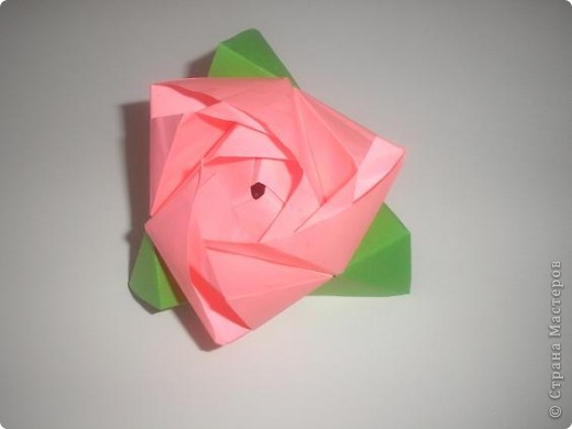 А это "тренировочные работы" (лето 2011 года)
Origami Magic Rose Cube (Valerie Vann)
http://www.youtube.com/watch?v=A8EyLFWXV_0 (фото 9)