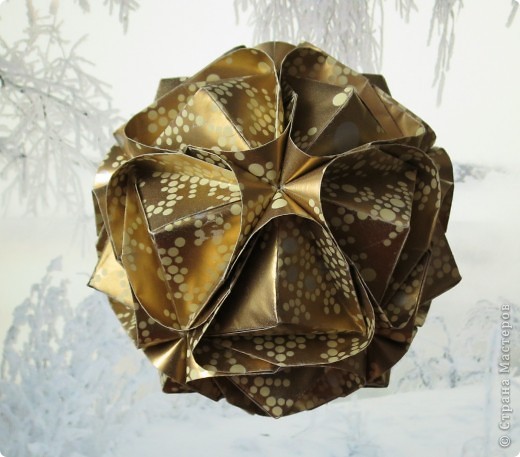 Можно отнести к неудачам, по этому без подробностей.

Clover Kusudama by Maria Sinayskaya 
http://goorigami.com/diagrams/clover-kusudama (фото 1)