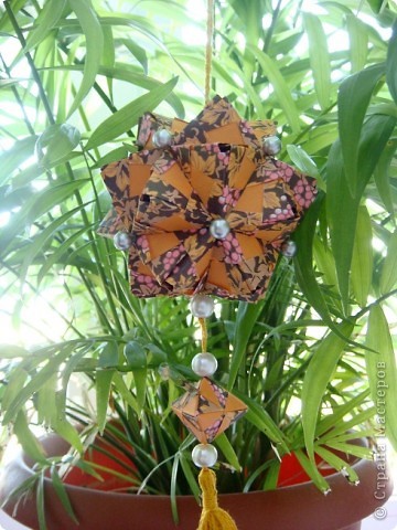 Name: Vinca
Designer: Natalia Romanenko
МК http://kusudama.info/2012/03/vinca-tutorial/ (фото 3)