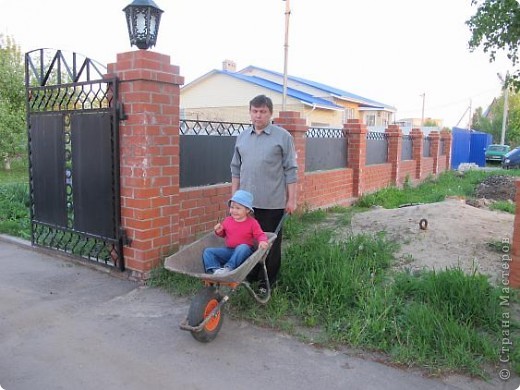 А чтобы папе не было скучно назад пустую тележку везти.... (фото 13)