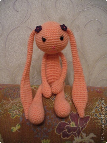 Вот такая связалась Зайка!
Схему взяла тут: http://xobi.com.ua/1573-zayac-amigurumi.html