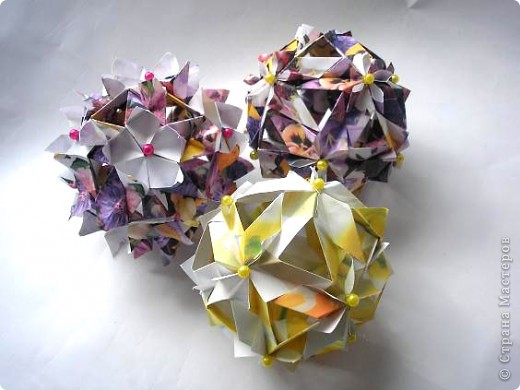 Всем привет!
Вот в ожидании кусудам (работ на конкурс http://all-origami.livejournal.com/67358.html), решила почистить свои завалы фоток и кое-что обнаружила!
Это из серии  "Как не надо делать". И так: (фото 1)