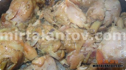 И, накрыв крышкой, отправить в духовку, нагретую до максимальной температуры на 40 минут. Курица получится очень вкусной, сочной и мягкой. Приятного аппетита! Источник << Ссылка удалена. "2.4. Запрещается публиковать ссылки на коммерческие сайты, в том числе: интернет-магазины, платные мастер-классы и т.п. " Пользовательское соглашение>>С другими моими легкими и вкусными рецептами можете ознакомиться там же в разделе Кулинария. Ваша Lucky! (фото 12)