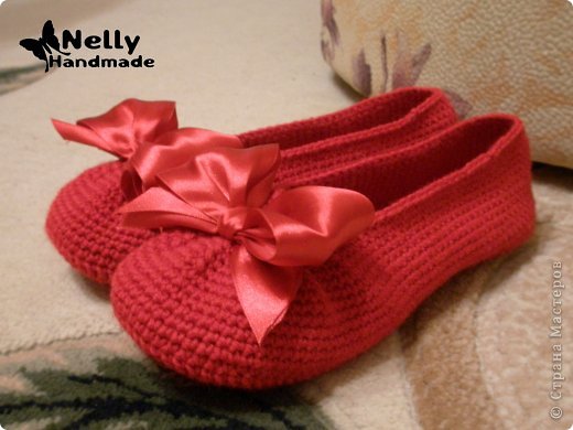 Посмотреть как их связать можно в моем блоге http://nellyhandmade.blogspot.com/2013/09/balerina-flats-free-crochet-pattern.html (фото 2)