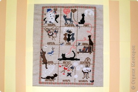 Вот мой календарик с кошечками(такие лапочки). Такой календарь можно использовать несколько лет подрят, а к каждому месяцу можно прикреплять дату и событие в этот день.  (фото 1)