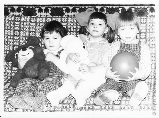 В далеком 1987 году зайку подарили доченьке на день рождения. Качество изображения плохое, но других фотографий нет. (фото 2)