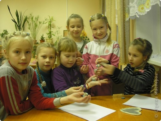 Собрались подружки, для каждой была подготовлена чашечка. Пока пробовали случилась непритность, которую быстро мастерица устранила. (фото 5)