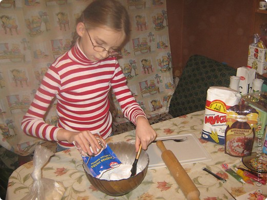 Сначала я смешала сахарную пудру (очень вкусную, ванильную) с маслом... (фото 3)