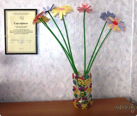 Ни для кого не секрет, что каждый день в наш мусорный бак попадают различные пластиковые бутылки. И при этом никто не задумывается, какое чудо можно сотворить всего лишь с помощью одной пластиковой бутылки.
(фото 1)
