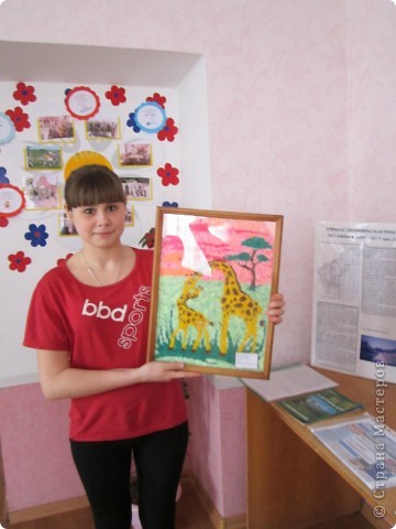 Лена решила сделать картину из ниток (фото 2)