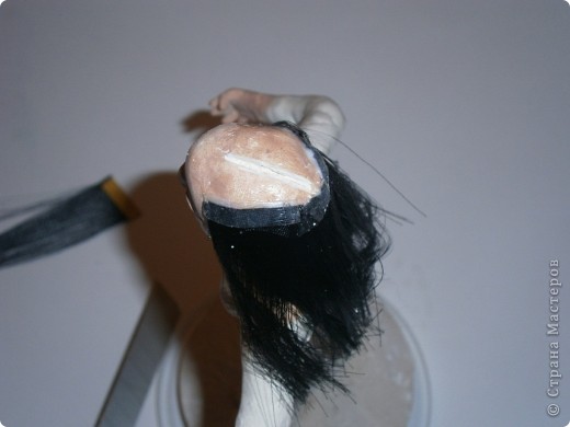 для пробора сделала пропил и вклеила пряди (фото 8)