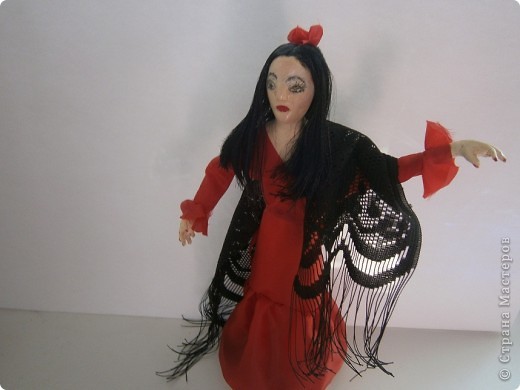  Главными сувенирами для туристов являются куклы фламенко, пластмассовые быки и матадоры, на самом деле все, что тем или иным образом связано с фламенко. (фото 1)