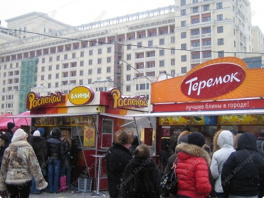 "Теремок" - лучшие блины в городе!
 И ЭТО правда! Блинщики словно священнодействуют , выпекая огромные блины! Действо - завораживающее! Я так не умею.... (фото 2)