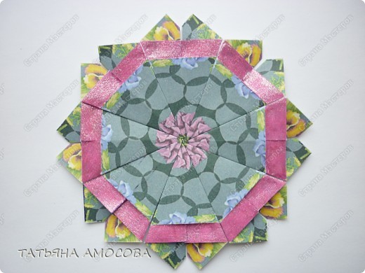 Mandala.
8 модулей 7,5*3. 
Схема складывания - http://diagramascia.blogspot.com/2009/11/pap-mandala-do-espirito-santo.html (фото 3)