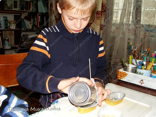 У каждого свой поднос, на котором они и работают. (фото 13)