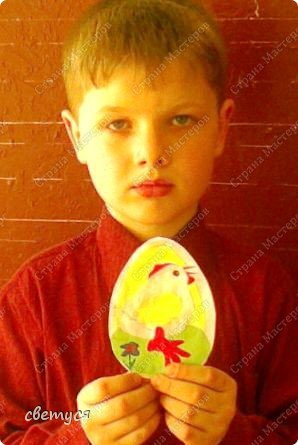 В праздник Вам дарю яйцо пасхальное.
Поздравляю, что Христос воскрес!
Наш разлад - явление случайное,
В Светлый праздник след его исчез.
Нет в душе обидного томления,
И любовь воскресла, как Христос.
Наше неизбежно примирение!
Вновь надежду нам Христос принес. (фото 3)