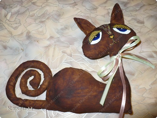 Кошки сшиты из бязи, тонированы кофе+какао+ корица+ клей ПВА (фото 2)