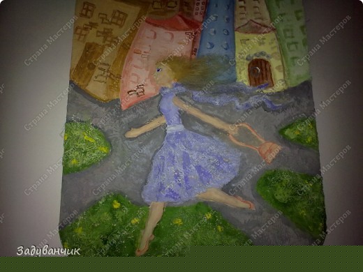 Делала панно на деревянной кухонной доске, использовала глину Дарви супер лайт, марлю, шерсть, бумагу, окрашивала гуашью (фото 6)