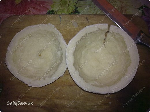 вынимаем настоящее яблоко, ждём, пока тесто остынет, замазываем свежим тестом трещинки и дефекты, запекаем снова. можно запечь так же - минут 15-20, а потом дать высохнуть шкатулке на воздухе (фото 9)