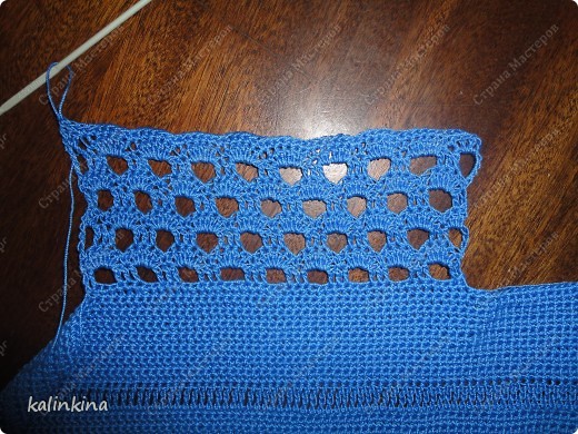 Отступаем с каждой стороны по 6см. И вяжем 7см узором http://www.1001uzor.com/uzory/crochet/pattern5_3-11.html . Последний ряд вяжем ст.б.н. (фото 10)