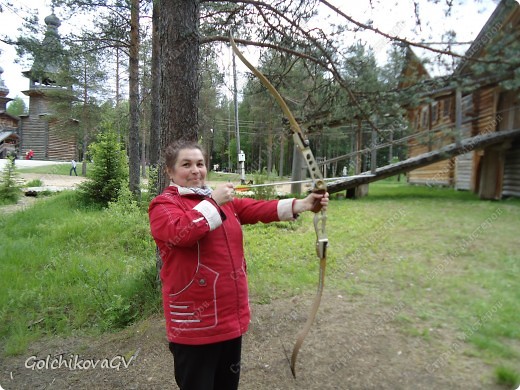 В этот день для отдыхающих  были предложены аттракционы: одно из них стрельба из лука. Ну, как отказаться от такого изысканного занятия. (фото 2)