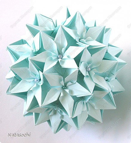 http://kusudama.me/#/Rafaelita/Rafaelita-30/rafa3
идея Рафаэлиты с "завитушками" http://www.flickr.com/photos/51642560@N02/5732730271/in/photostream (фото 3)