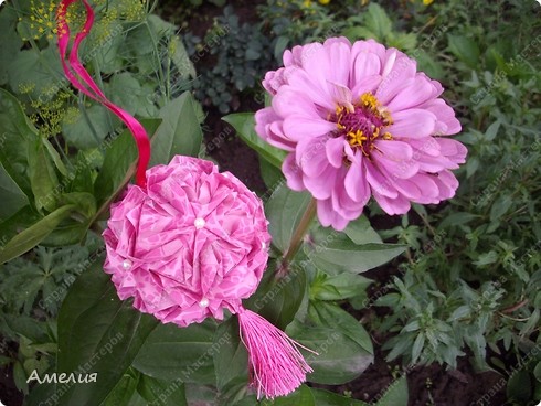 Royal rose автор Мария Синайская
http://ru-kusudama.livejournal.com/759771.html (фото 5)