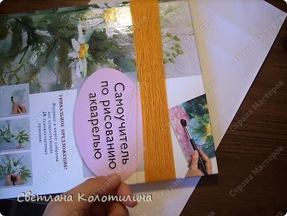 Приступаем к волосам. Для косы снова наматываем нитки на книгу (такого же размера, как для туловища). Много наматывать не нужно - пусть коса будет тоньше, но длиннее. (фото 6)