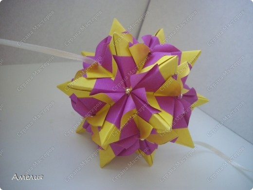 Chandelle en fleur
Автор Мария Синайская
Схема
http://goorigami.com/diagrams/chandelle-kusudama (фото 5)