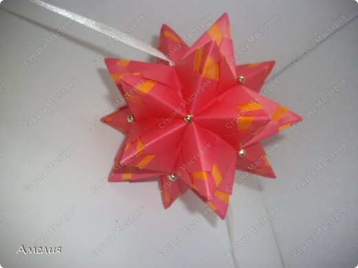 Chandelle Kusudama
Автор Мария Синайская
http://goorigami.com/diagrams/chandelle-kusudama (фото 7)